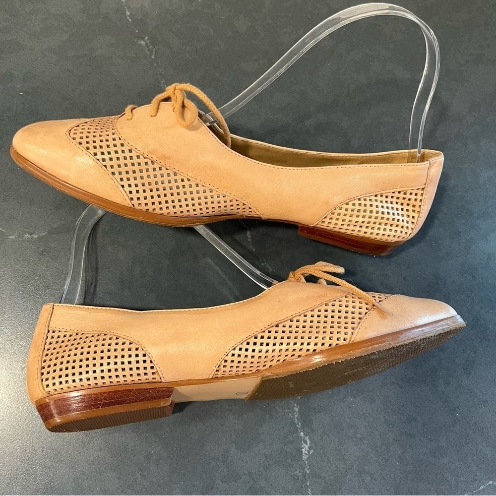 Vintage Sumi sz 8.5 tan leather cutout wingtip flats - Picture 10 of 15